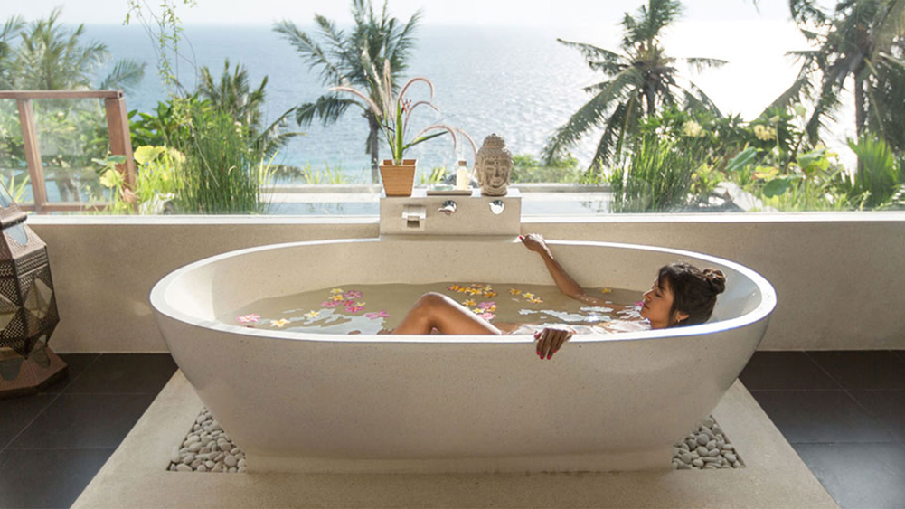 Malimbu Cliff Villa - Beautiful master bedroom ensuite